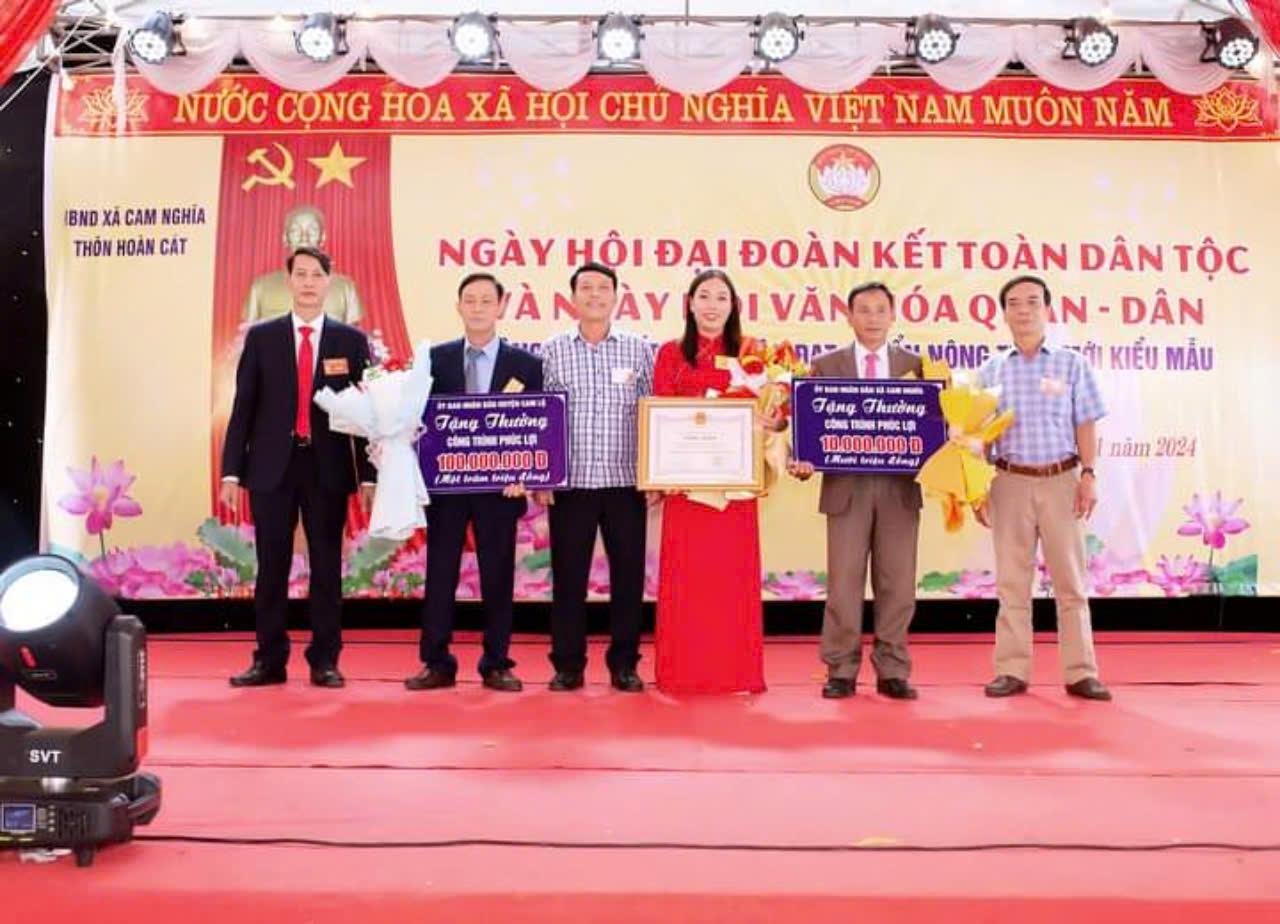 Ngày hội đại đoàn kết và ngày hội văn hoá quân dân. Công bố quyết định thôn đạt chuẩn nông thôn mới kiểu mẫu và mô hình thôn thông minh thôn Hoàn Cát - xã Cam Nghĩa